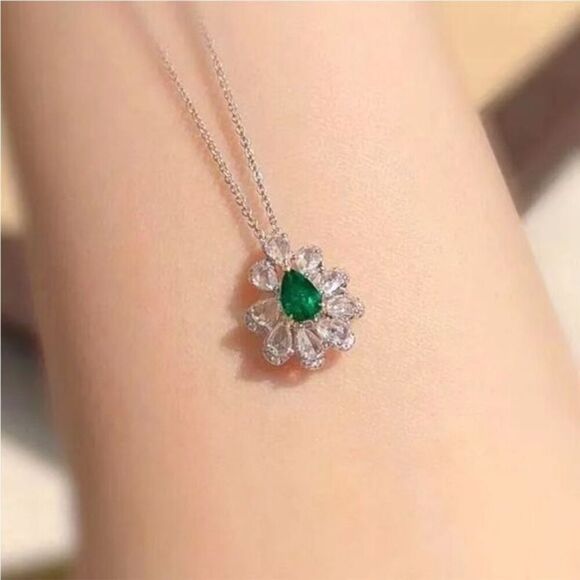 The Emerald Passion pendant in 925 and cubic zirconia - Picture 12 of 12